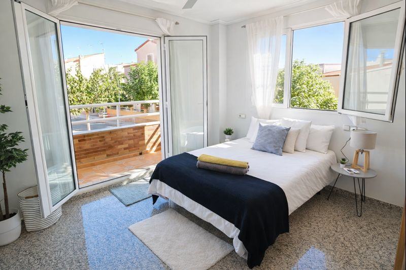 Dormitorio con salida a la terraza
